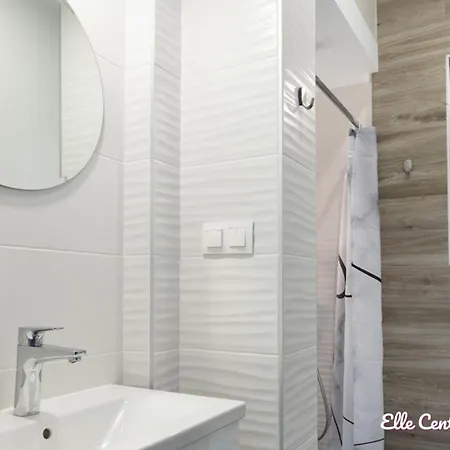 アパート Elle Center By Rv - Center *